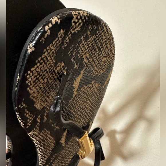 Tory Burch T-Bar Flat Sandals Snakeskin Print/Black Size 9 EUC - Picture 4 of 10